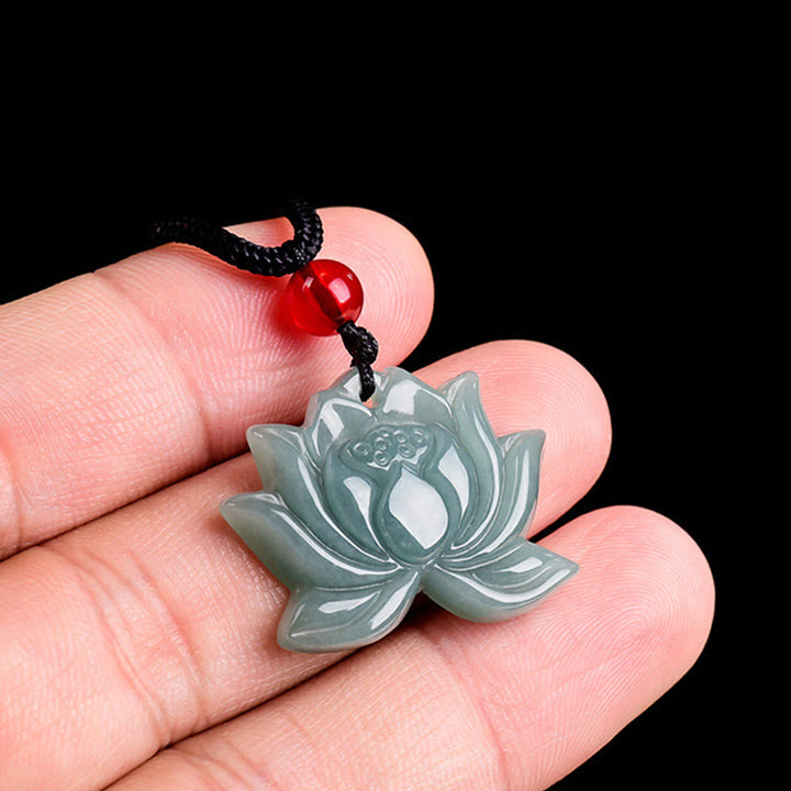Collar con colgante de prosperidad de jade tallado con diseño de flor de loto y Buddha Stones - image 10