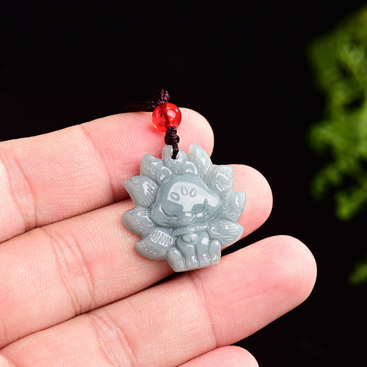 Colgante de zorro de nueve colas de jade verde natural con Buddha Stones
