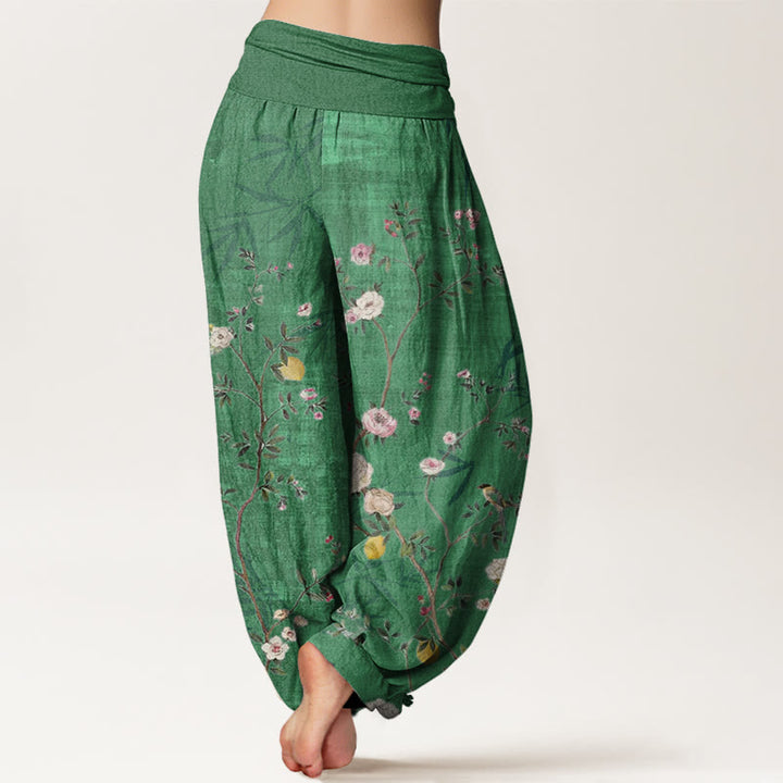 Pantalones bombachos de cintura elástica para mujer con estampado de flores rosas y blancas, hojas de bambú y frutas, en Buddha Stones. - image 5