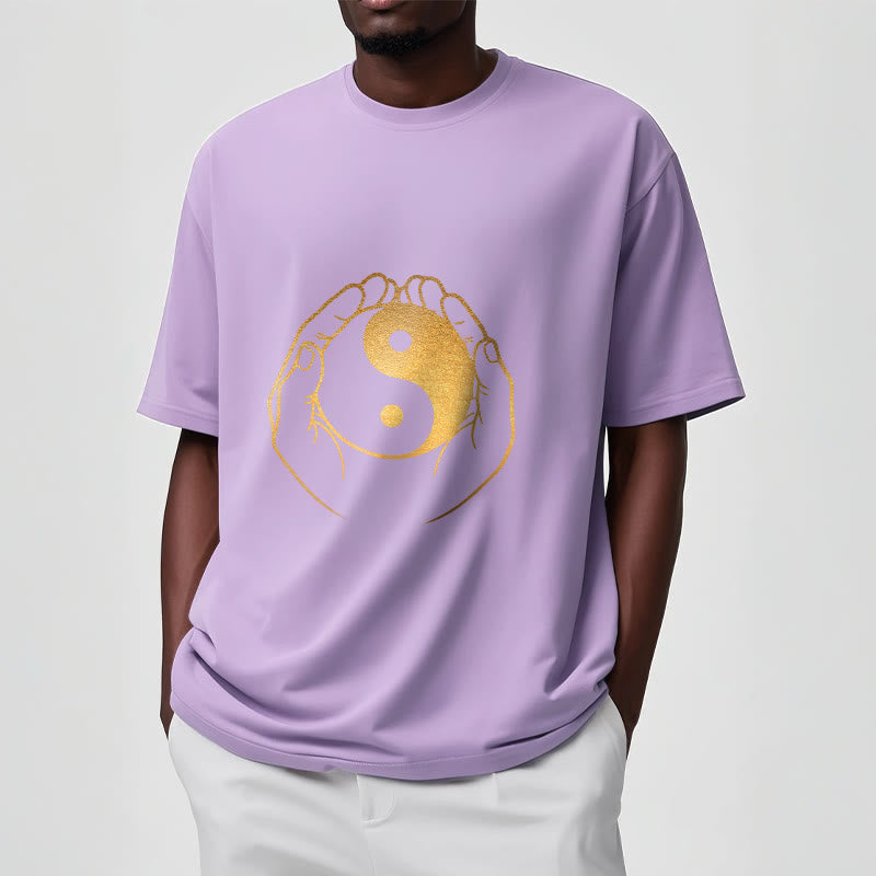 Camiseta con manos de Buddha Stones sosteniendo un Yin Yang dorado - image 19