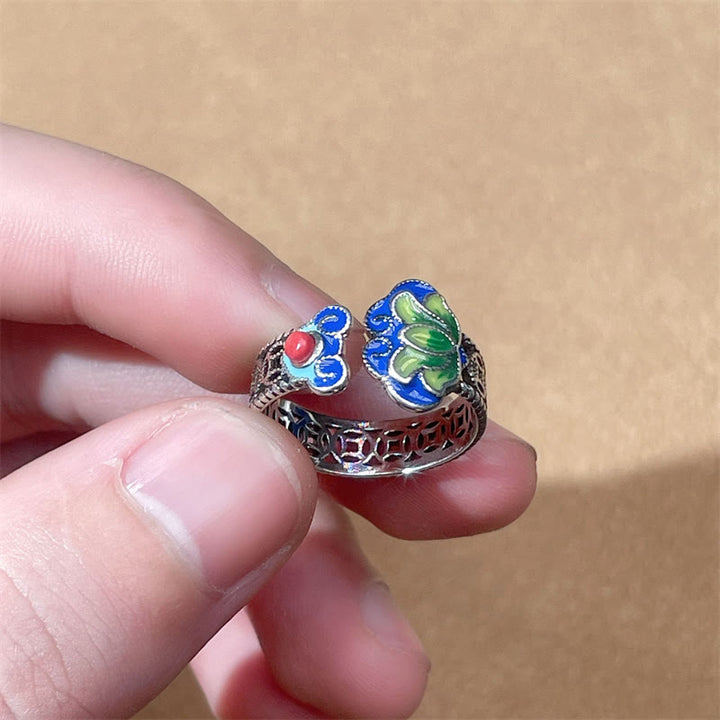 Anillo ajustable con diseño de flor de loto, monedas de cobre y piedras de Buddha Stones con mango de Ruyi.