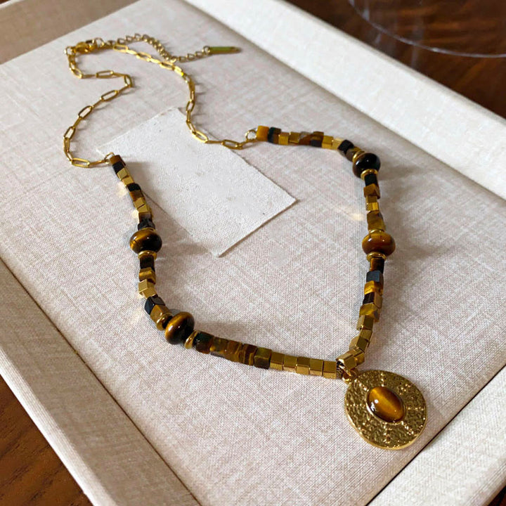 Collar con colgante de acero de titanio y Buddha Stones con protección cuadrada de ojo de tigre natural