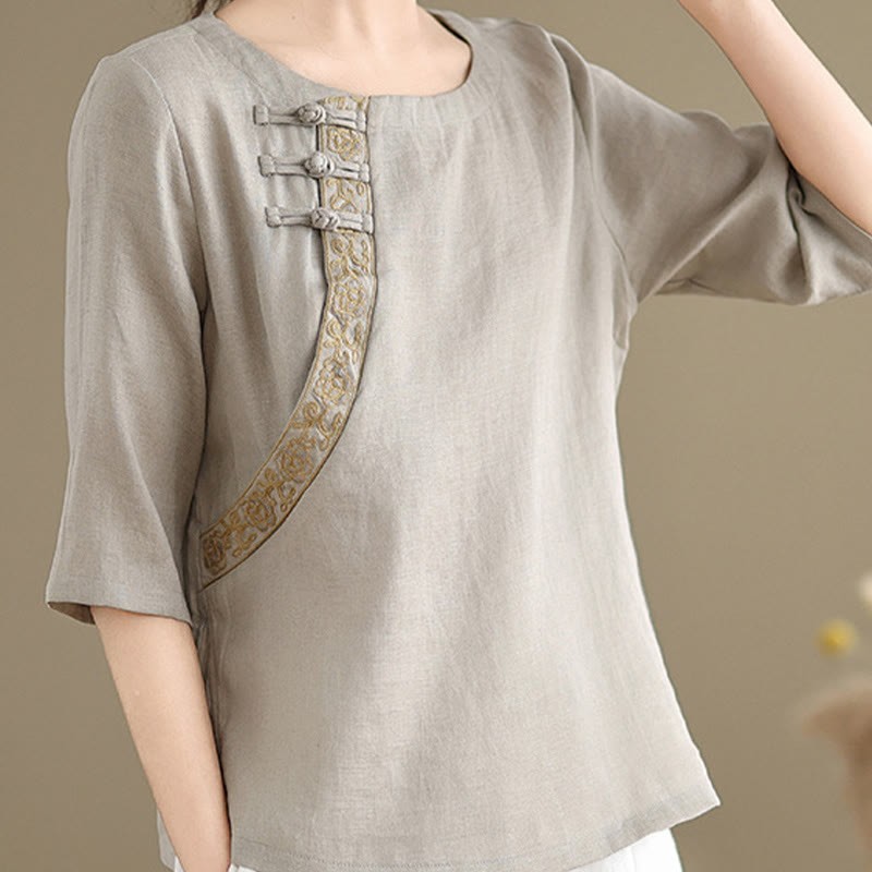 Camisa casual de manga corta con cuello redondo y botones de rana, con bordado floral y estampado de Buddha Stones para mujer. - image 4