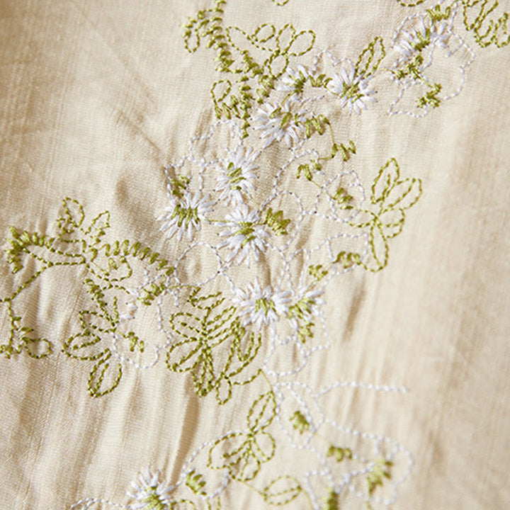 Camisa informal de lino y algodón con mangas tres cuartos y cuello inclinado con botones de rana y estampado de flores bordadas de Buddha Stones para mujer - image 11