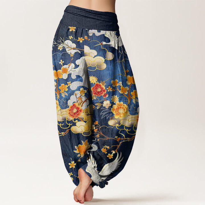 Pantalones harén con cintura elástica para mujer, diseño de Buddha Stones, nubes auspiciosas, grullas blancas y flores rojas - image 1