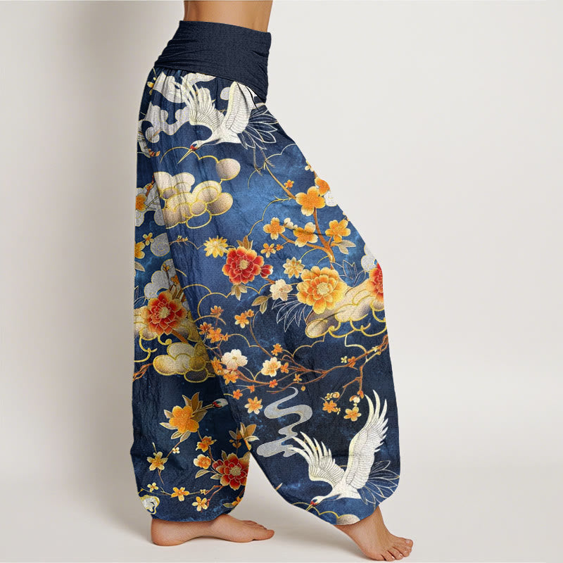 Pantalones harén con cintura elástica para mujer, diseño de Buddha Stones, nubes auspiciosas, grullas blancas y flores rojas - image 2
