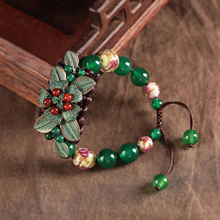 Pulsera de soporte con nudo trenzado y cuentas de flores de vidrio de ágata verde de Buddha Stones