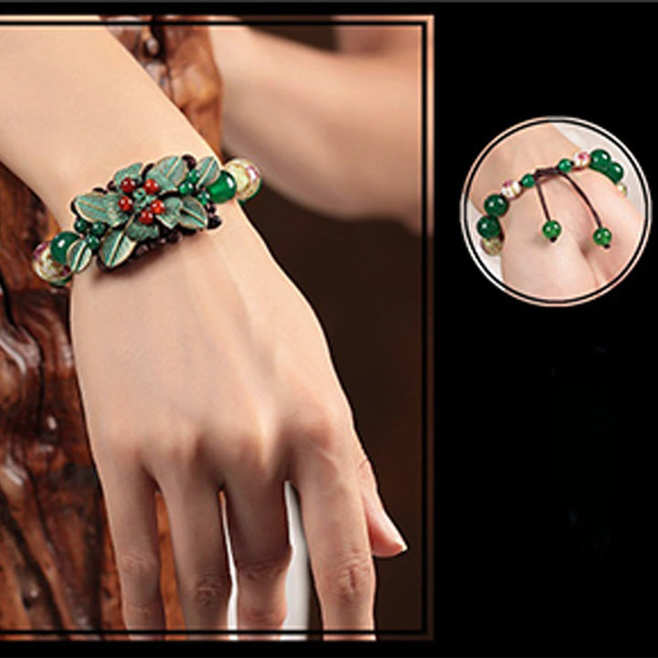 Pulsera de soporte con nudo trenzado y cuentas de flores de vidrio de ágata verde de Buddha Stones