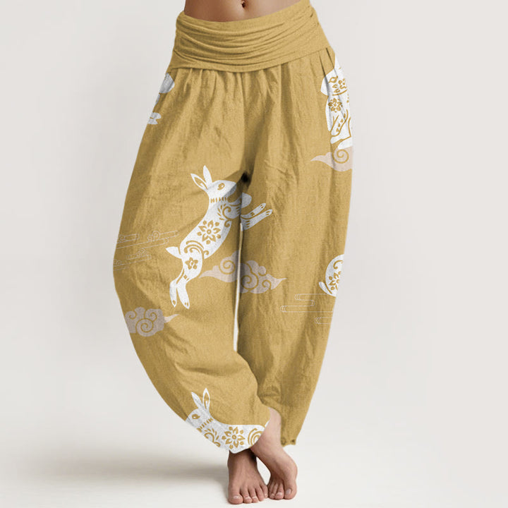 Pantalones harén con cintura elástica para mujer, con diseño de nubes auspiciosas y conejo blanco y Buddha Stones - Caqui - US22，UK/AU26，EU54 (6XL) - image 4