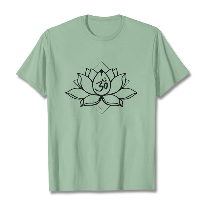 Camiseta de algodón con estampado sánscrito Om de loto floreciente y Buddha Stones - Verde pálido - 2XL - image 15