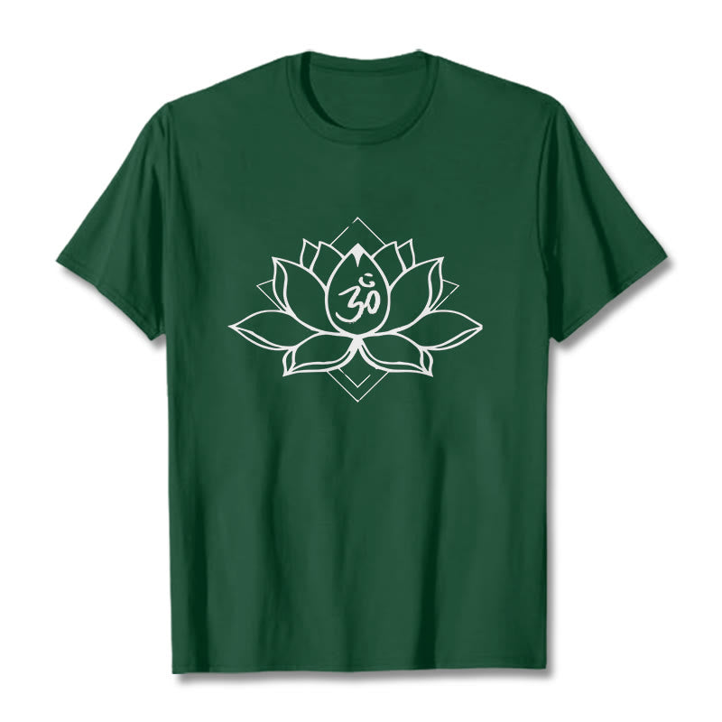 Camiseta de algodón con estampado sánscrito Om de loto floreciente y Buddha Stones - Verde bosque - 2XL - image 11