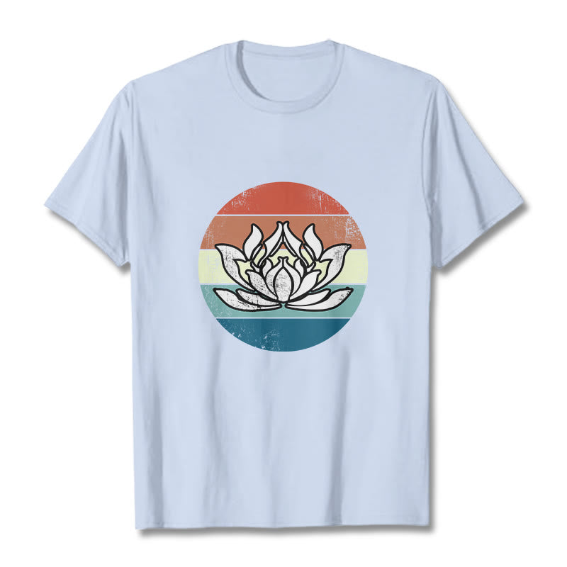 Camiseta de algodón con estampado de rayas coloridas y loto floreciente de Buddha Stones - Cian claro - 2XL - image 19