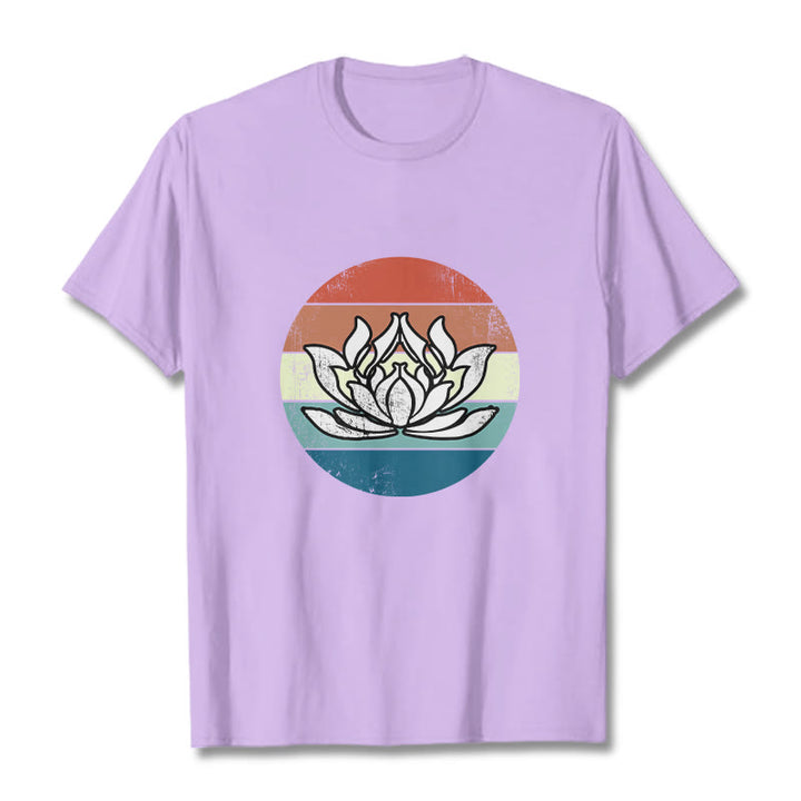 Camiseta de algodón con estampado de rayas coloridas y loto floreciente de Buddha Stones - Ciruela - 2XL - image 17