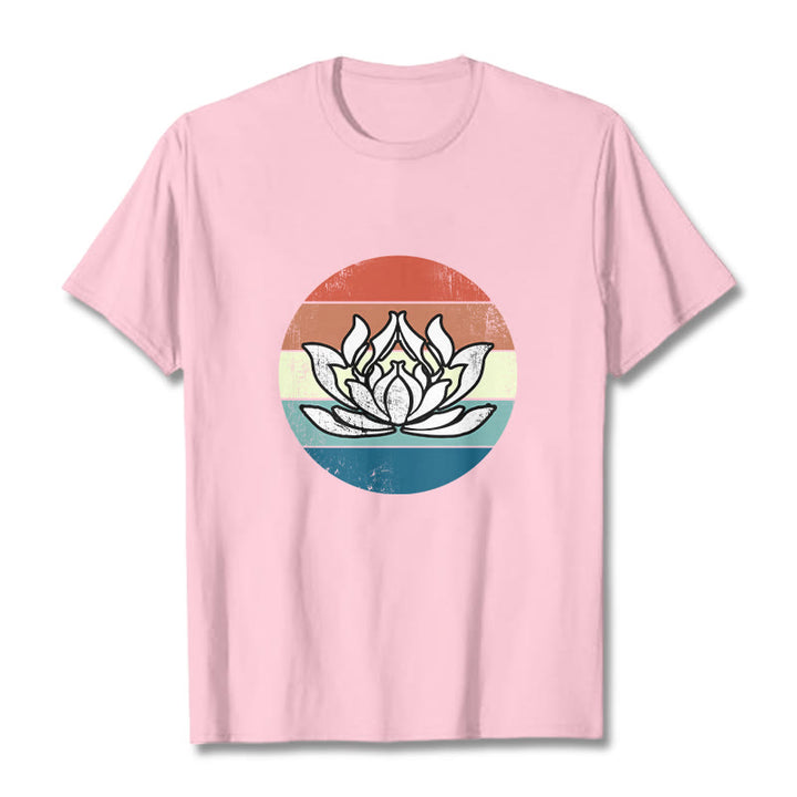 Camiseta de algodón con estampado de rayas coloridas y loto floreciente de Buddha Stones - Rosa claro - 2XL - image 13