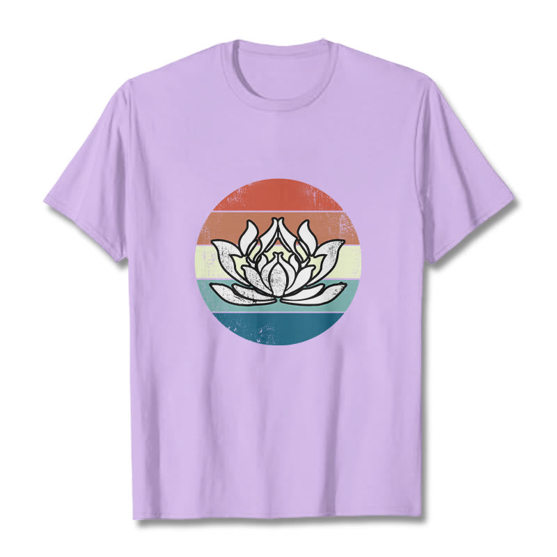 Camiseta de algodón con estampado de rayas coloridas y loto floreciente de Buddha Stones - Ciruela - 2XL - image 16
