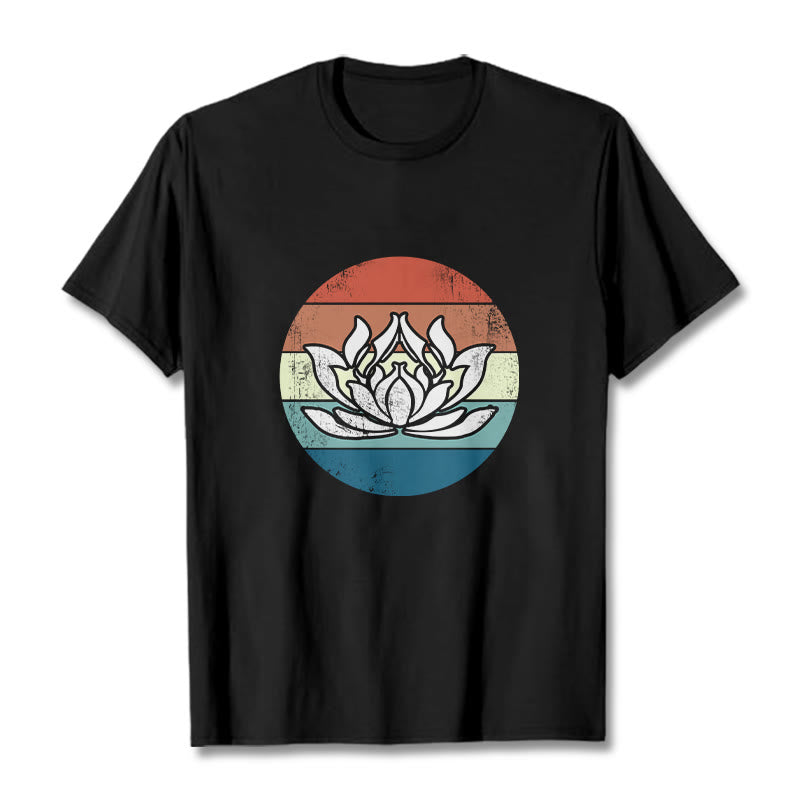 Camiseta de algodón con estampado de rayas coloridas y loto floreciente de Buddha Stones - Negro - 2XL - image 0