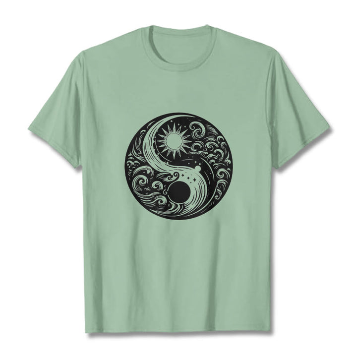 Camiseta de algodón con estampado de Buddha Stones, sol, luna, olas, Yin Yang - Verde pálido - 2XL - image 14