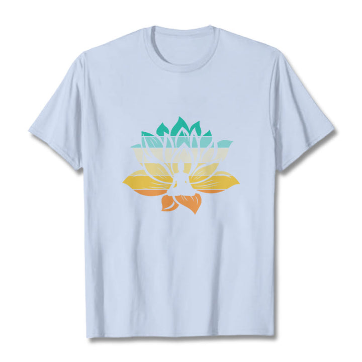 Camiseta de algodón con diseño de Buda meditando y flor de loto en degradado de Buddha Stones - Cian claro - 2XL - image 18