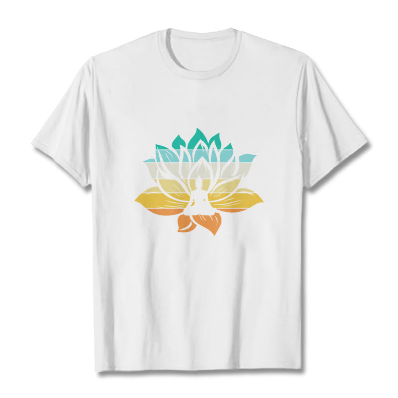 Camiseta de algodón con diseño de Buda meditando y flor de loto en degradado de Buddha Stones - Blanco - 2XL - image 6