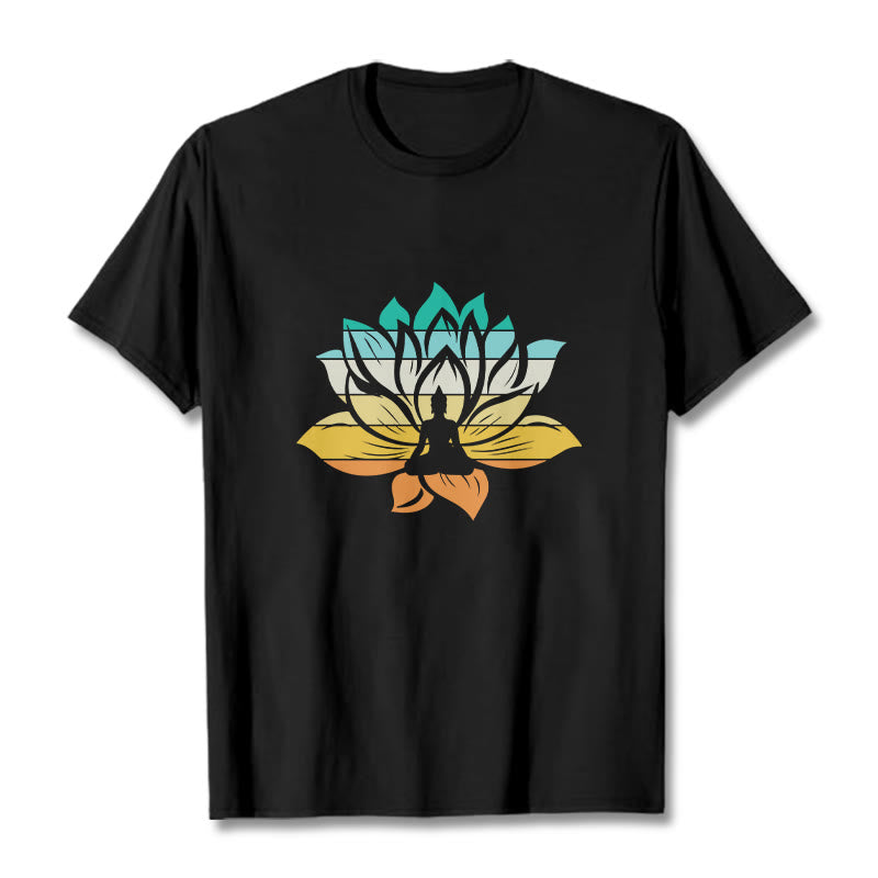 Camiseta de algodón con diseño de Buda meditando y flor de loto en degradado de Buddha Stones - Negro - 2XL - image 0