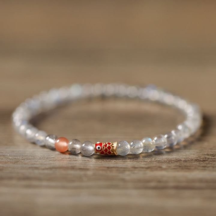 Buddha Stones Pulsera curativa ultrafina de piedra lunar con pez koi