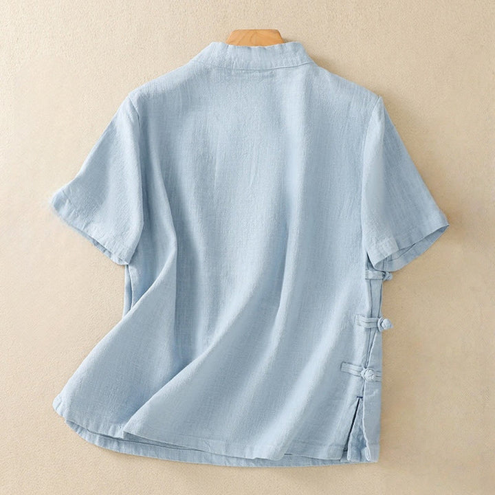 Camisa de manga tres cuartos de algodón y lino para mujer, estilo casual, con cuello alto inclinado y botones de Buddha Stones. - image 16