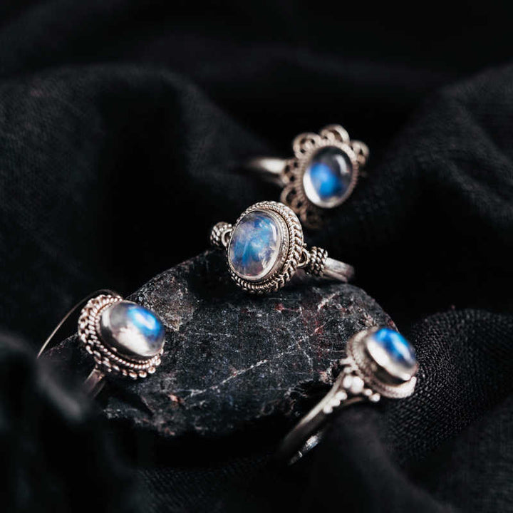 Anillo de piedra lunar natural de plata de ley 925 con Buddha Stones