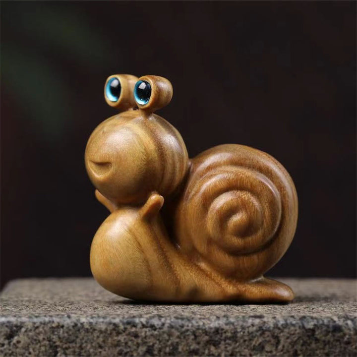 Mini caracol tallado de sándalo verde con Buddha Stones para decoración de escritorio