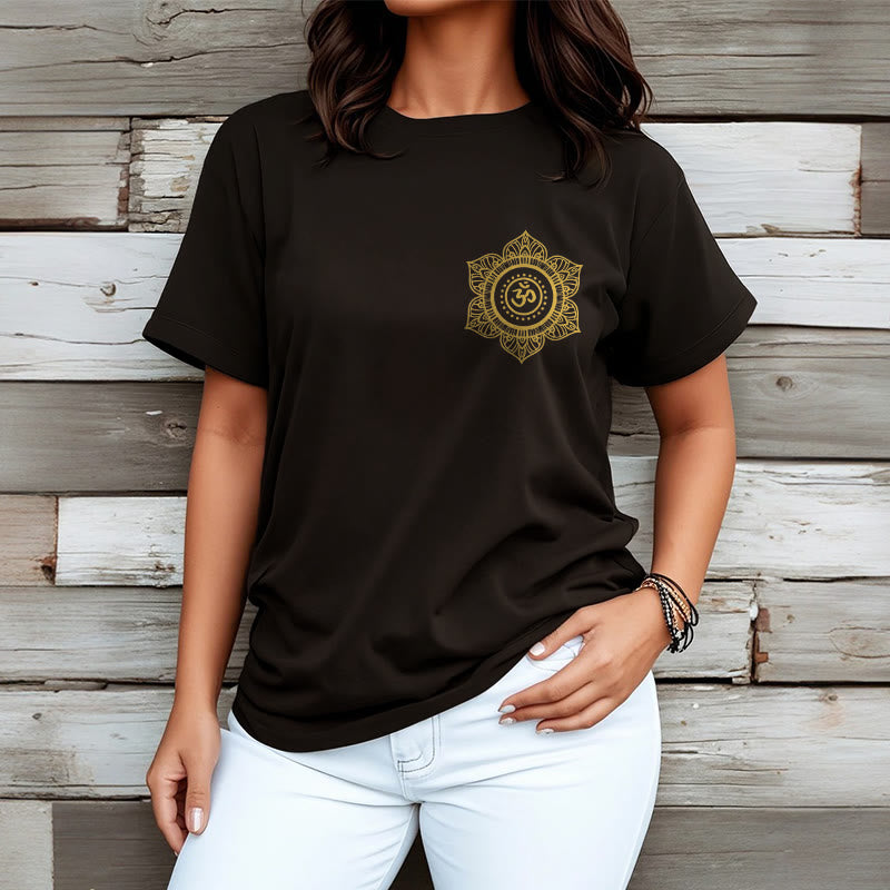 Camiseta con estampado OM de mandala dorado y Buddha Stones - image 7