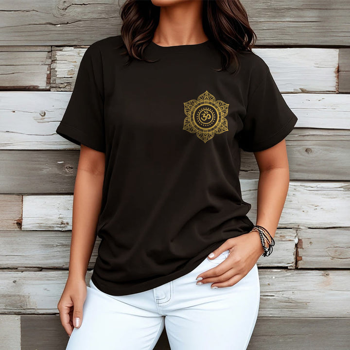 Camiseta con estampado OM de mandala dorado y Buddha Stones - image 7