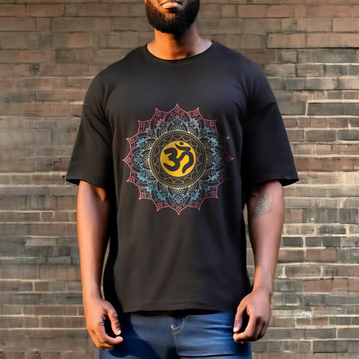 Camiseta con estampado OM de mandala con degradado de color y Buddha Stones - image 4