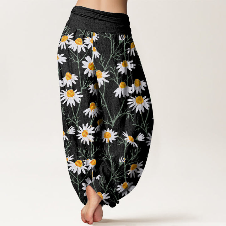 Pantalones harén con cintura elástica para mujer, con estampado de margaritas y pétalos blancos de Buddha Stones - image 6