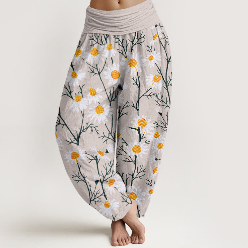 Pantalones harén con cintura elástica para mujer, con estampado de margaritas y pétalos blancos de Buddha Stones - Beige - US22，UK/AU26，EU54 (6XL) - image 8