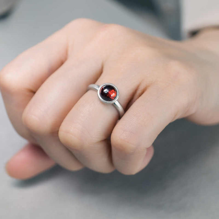 Anillo de protección ajustable con granate natural de plata de ley 925 de Buddha Stones - image 4