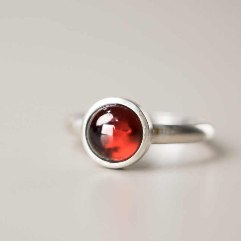 Anillo de protección ajustable con granate natural de plata de ley 925 de Buddha Stones - image 1