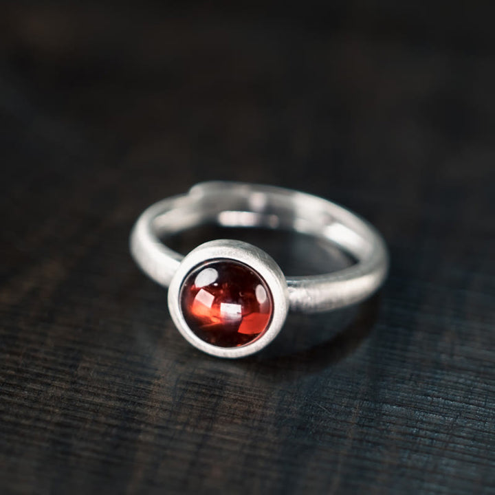 Anillo de calma con granate natural de plata de ley 925 con Buddha Stones y ajustable.