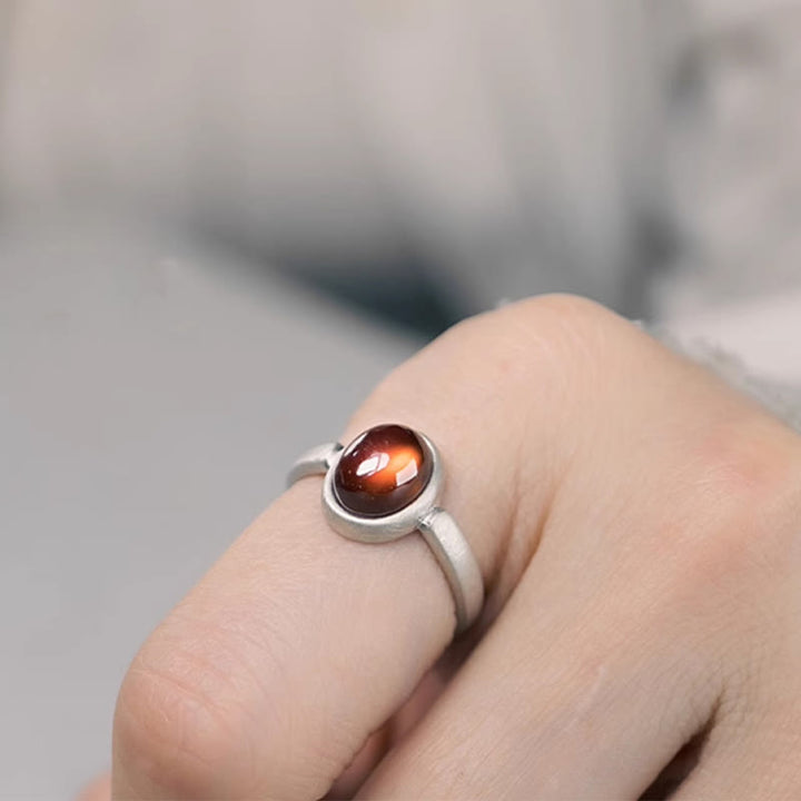 Anillo de calma con granate natural de plata de ley 925 con Buddha Stones y ajustable.
