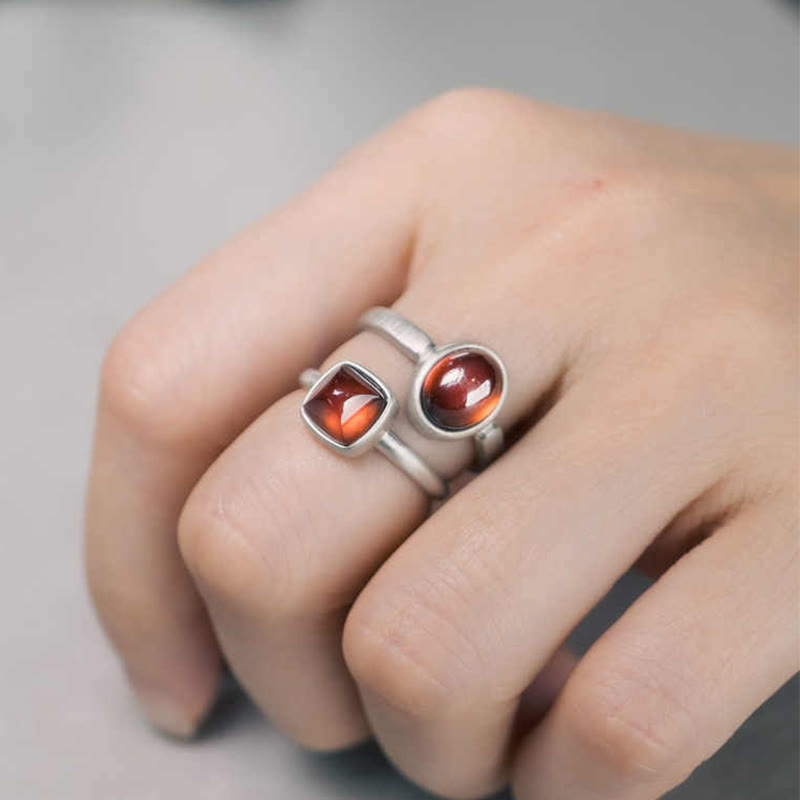 Anillo de calma con granate natural de plata de ley 925 con Buddha Stones y ajustable.