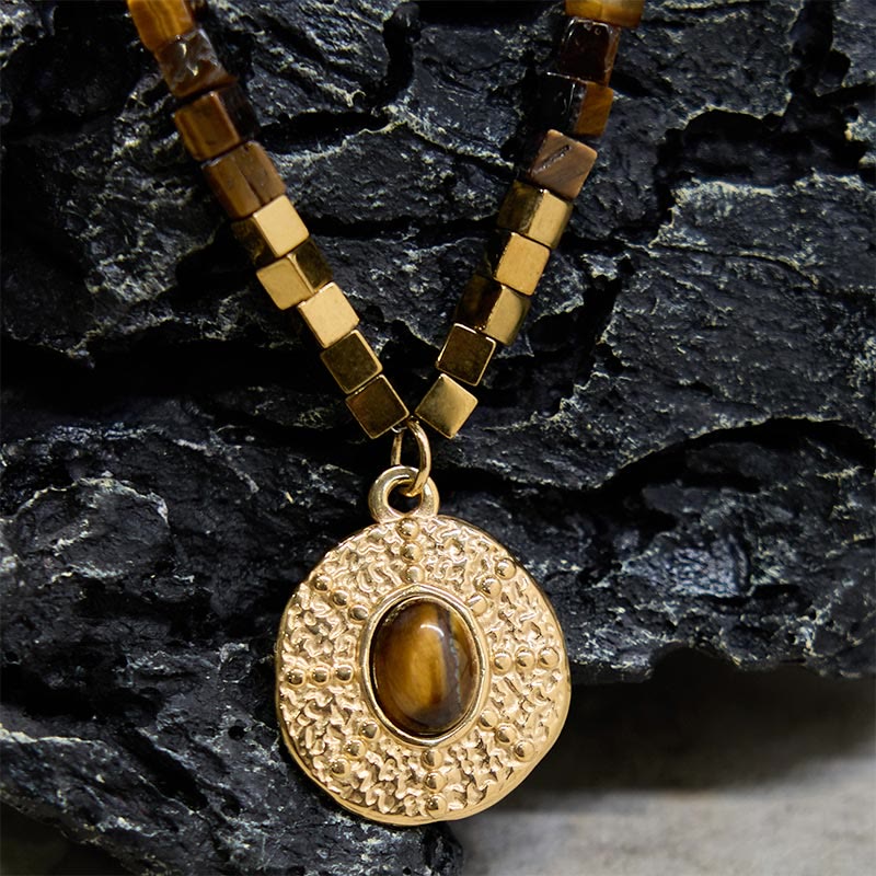 Collar con colgante de acero de titanio y Buddha Stones con protección cuadrada de ojo de tigre natural