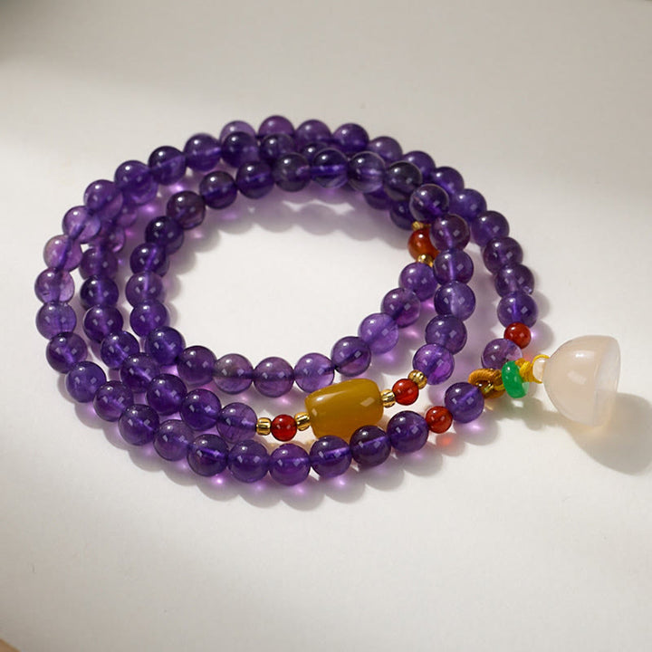 Pulsera multicapa con cuentas de amatista natural de Buddha Stones, colgante de moneda, calabaza, calcedonia y loto.