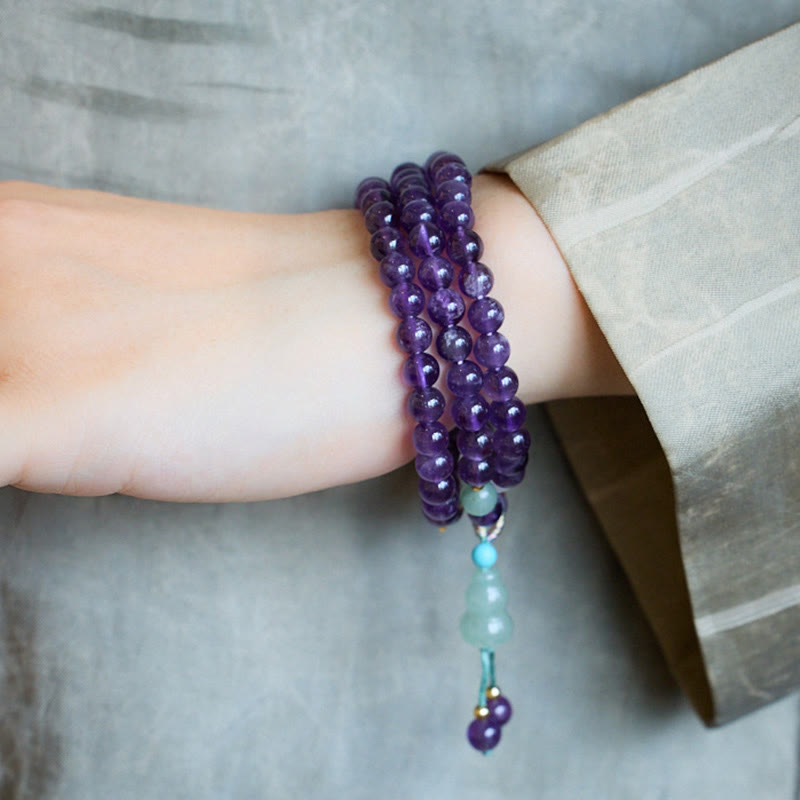 Pulsera multicapa con cuentas de amatista natural de Buddha Stones, colgante de moneda, calabaza, calcedonia y loto.