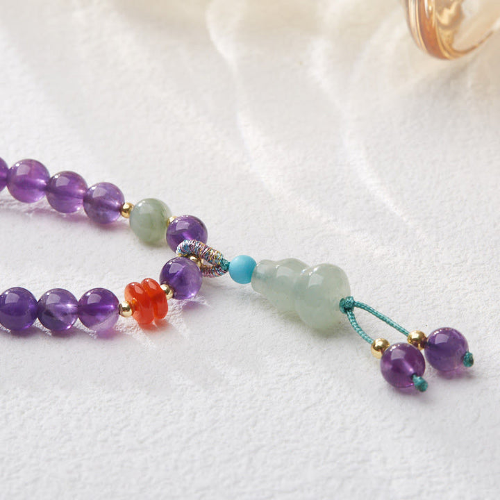 Pulsera multicapa con cuentas de amatista natural de Buddha Stones, colgante de moneda, calabaza, calcedonia y loto.