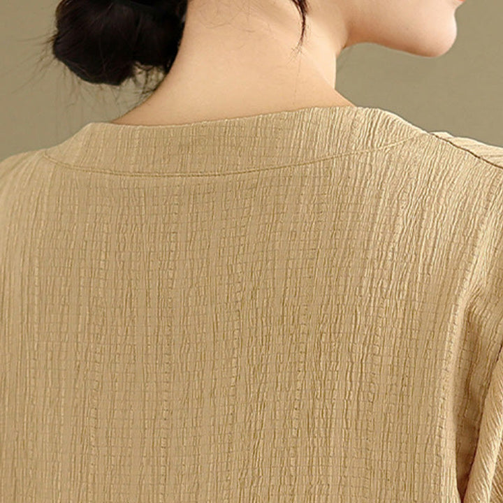 Camisa informal de poliéster de manga corta con cuello en V y botones lisos de Buddha Stones para mujer - image 7