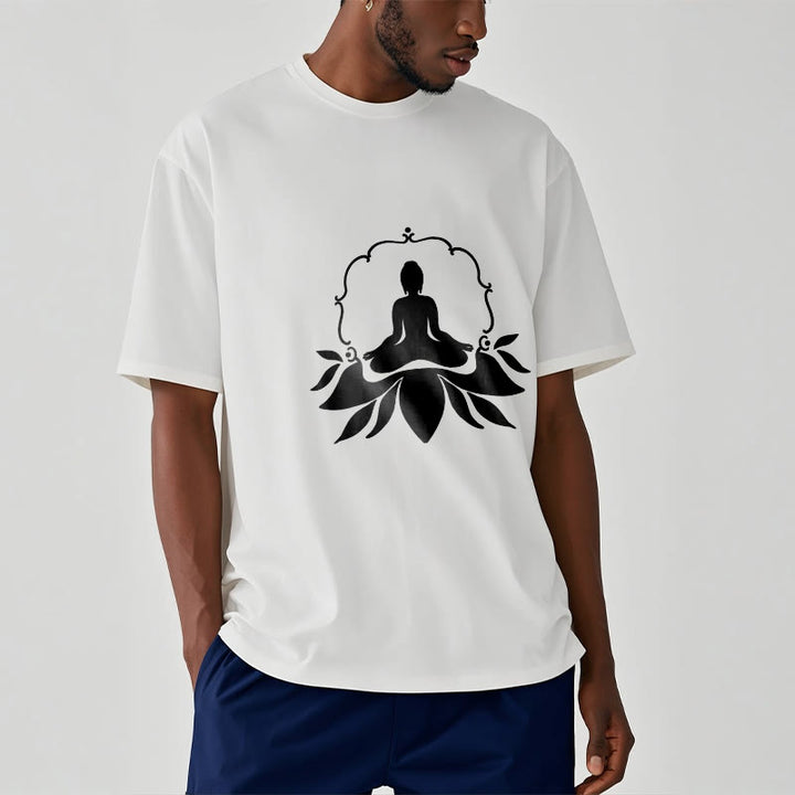 Camiseta con Buddha Stones meditando sentado sobre la hierba y piedras de Buda - image 7