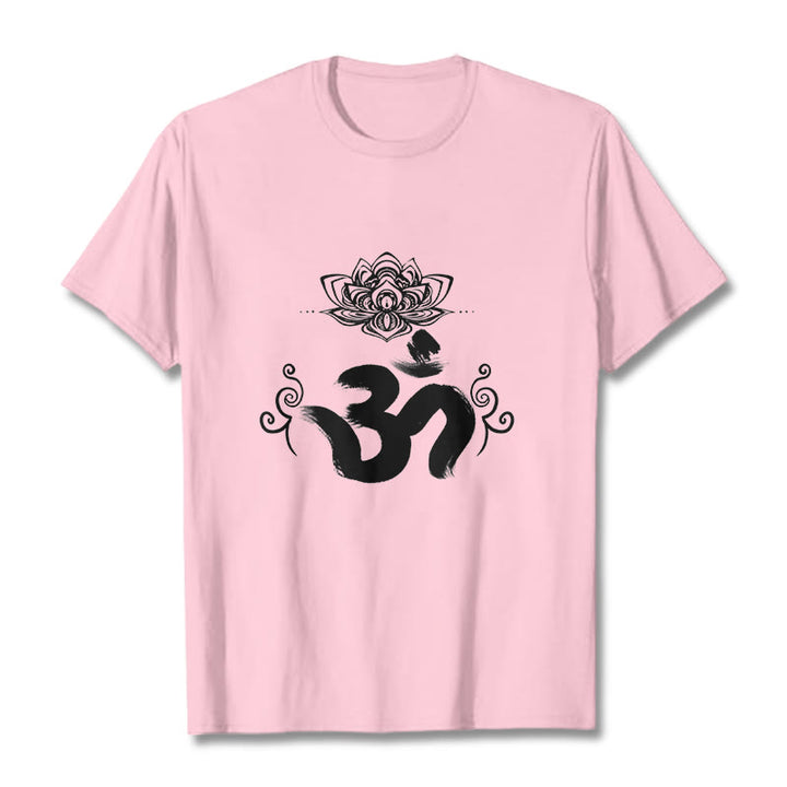 Camiseta floral sánscrita con símbolo Om de Buddha Stones - rosa claro - 2XL - image 14