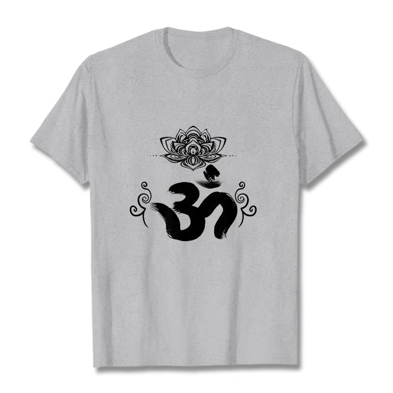 Camiseta floral sánscrita con símbolo Om de Buddha Stones - Gris claro - 2XL - image 11