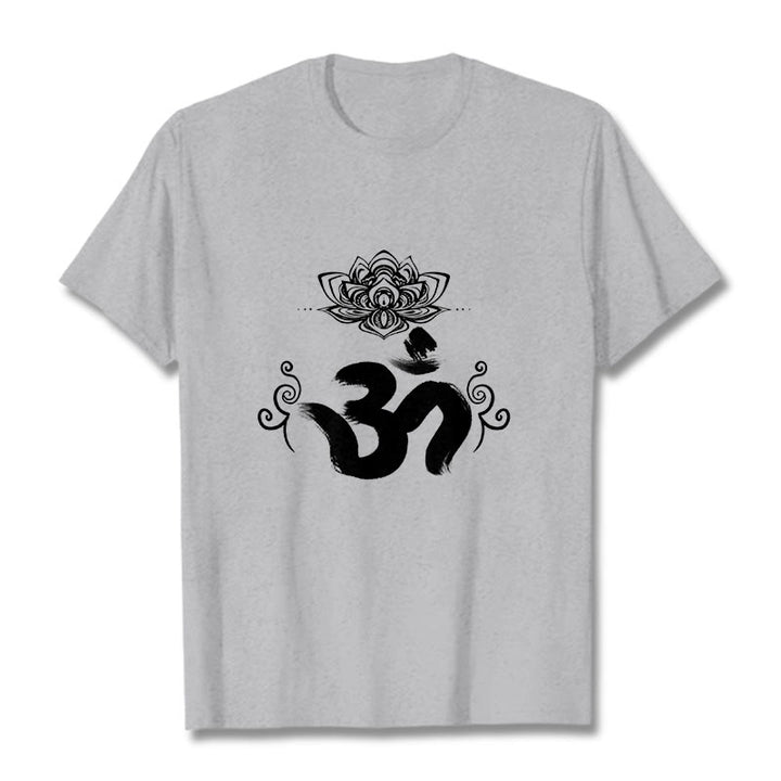 Camiseta floral sánscrita con símbolo Om de Buddha Stones - Gris claro - 2XL - image 11