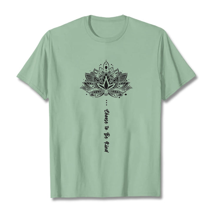 Camiseta con flores geométricas "Elegir ser amable" de Buddha Stones - Verde pálido - 2XL - image 15
