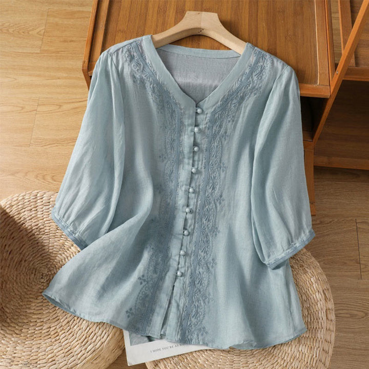 Camisa informal de poliéster con cuello en V y media manga con botones de rana y bordado de Buddha Stones para mujer - Celeste - US12, UK/AU16, EU44 (2XL) - image 5