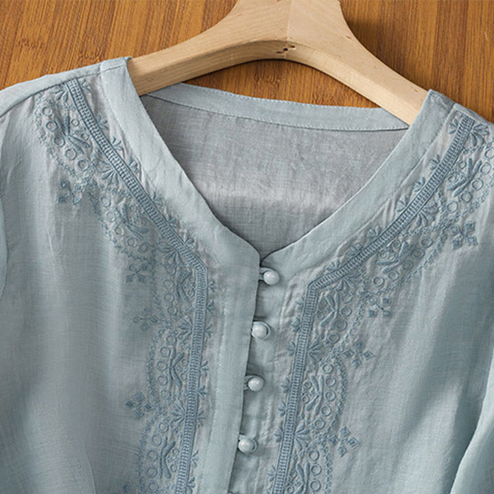 Camisa informal de poliéster con cuello en V y media manga con botones de rana y bordado de Buddha Stones para mujer - image 9